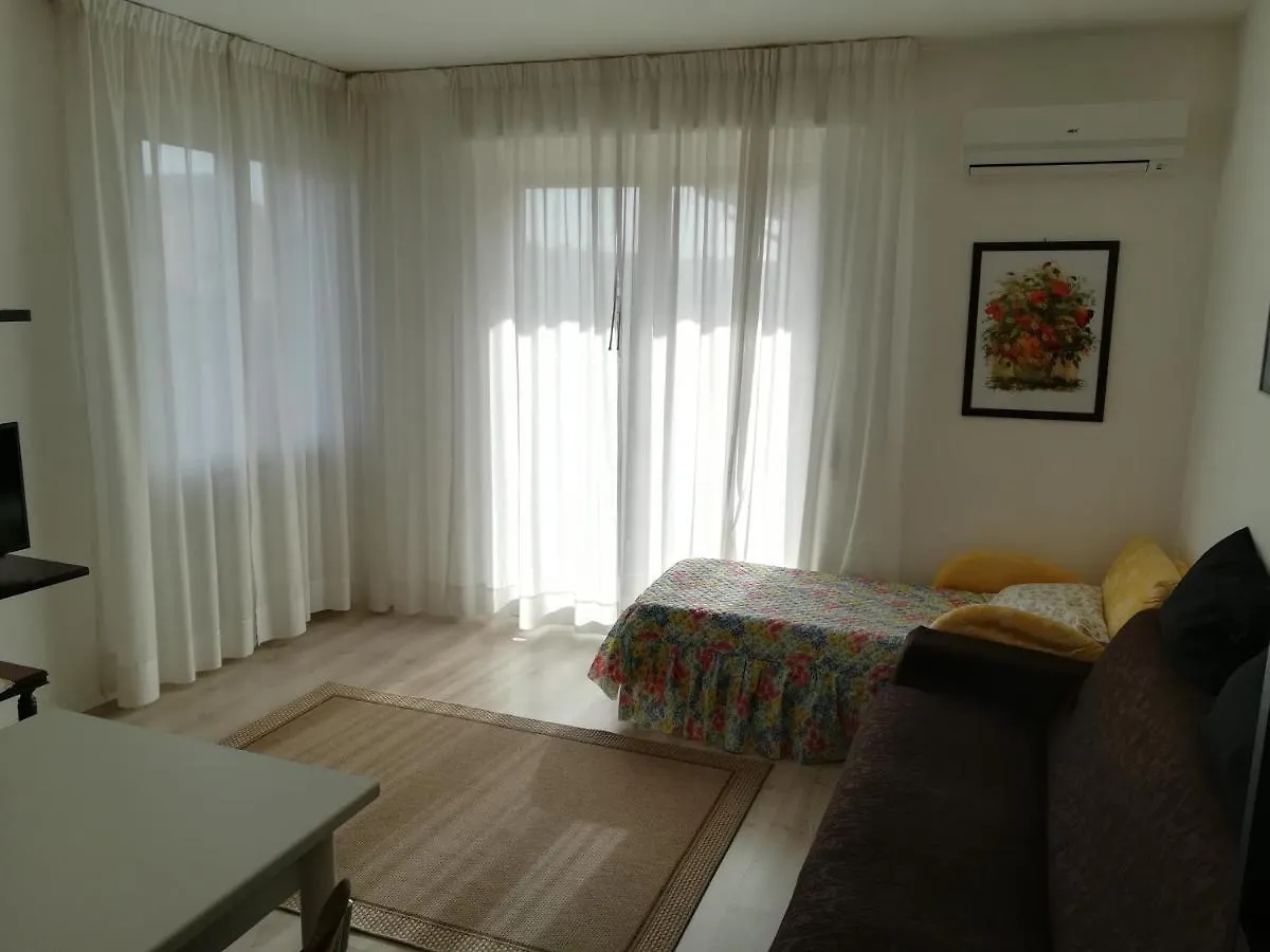 Sweet Irene Deluxe Apartment Bardolino Italy